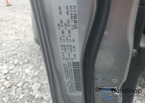 2018 Jeep Compass Latitude из США, поврежденный, VIN 3C4NJDBB6JT432587